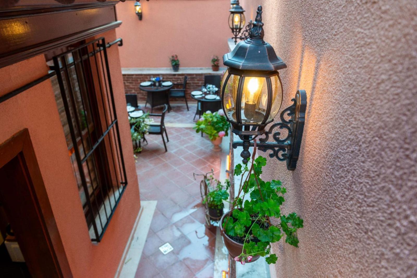 Brown Mansion Oldcity Istanbul Exterior photo